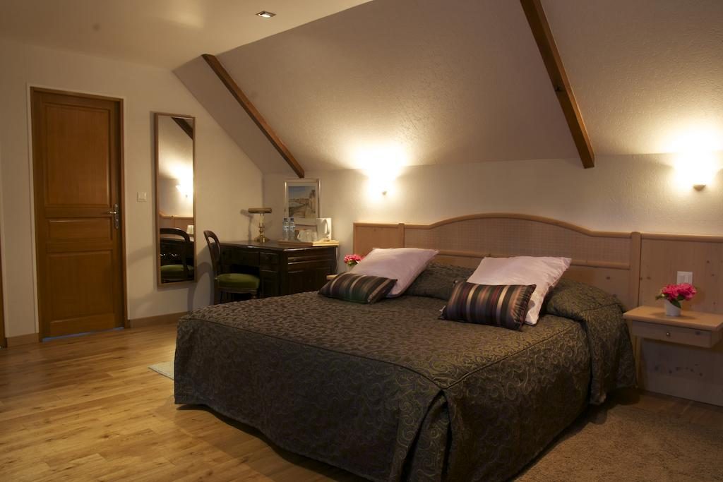 Lit en bois de la Chambre Standard